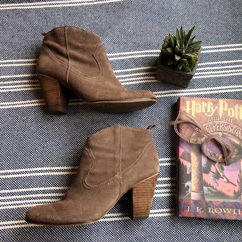 Steve Madden Suede booties